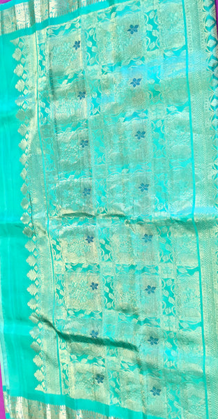 PURE GADWAL HANDLOOM SILK SAREE IN PASTEL GREEN WITH TEAL ZARI BORDER AND PALLU